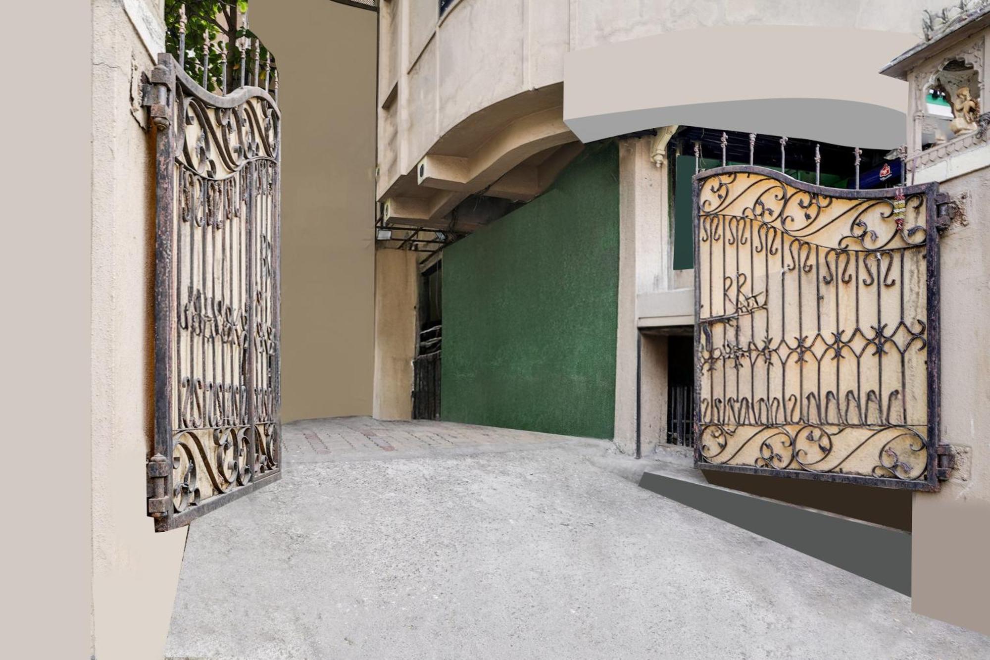 Super Collection O Andheri Near Western Express Highway *
